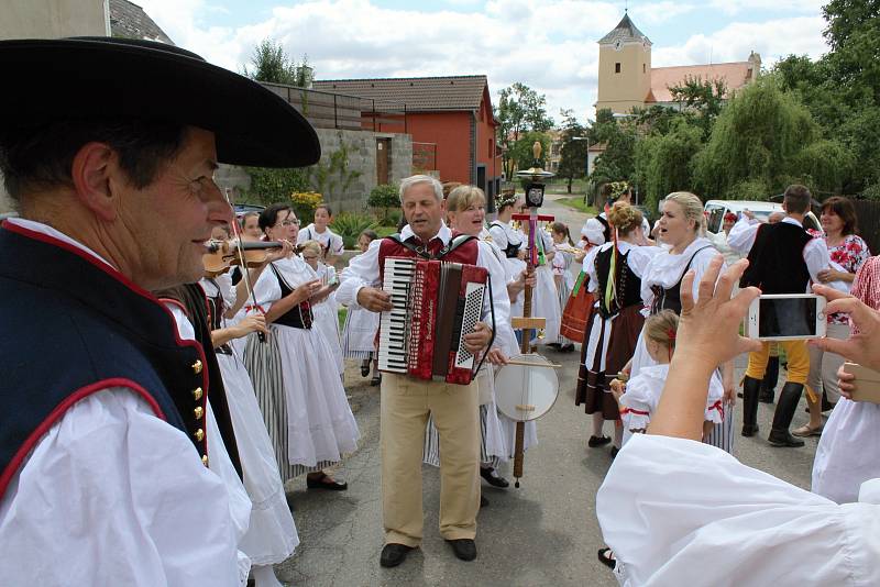 Krojované hody v Martínkově.