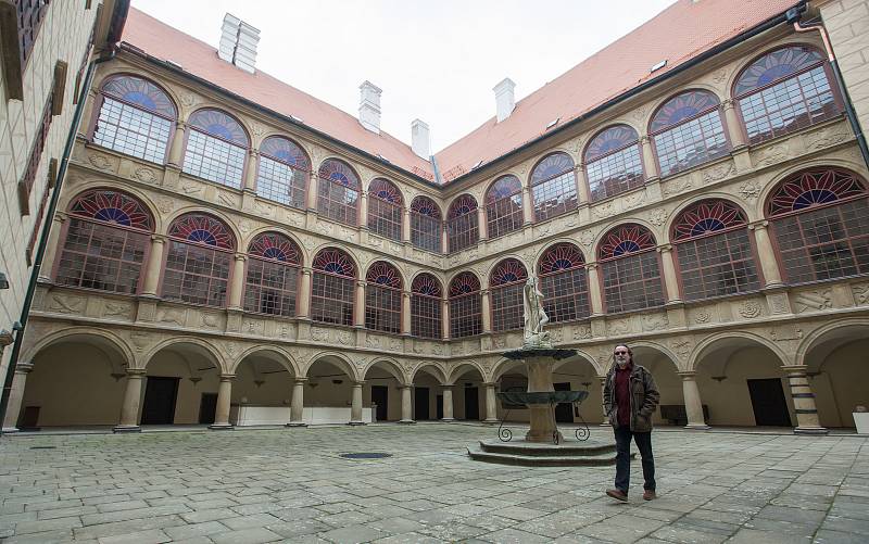 Nově zrekonstruované vnitřní nádvoří zámku v Náměšti nad Oslavou.