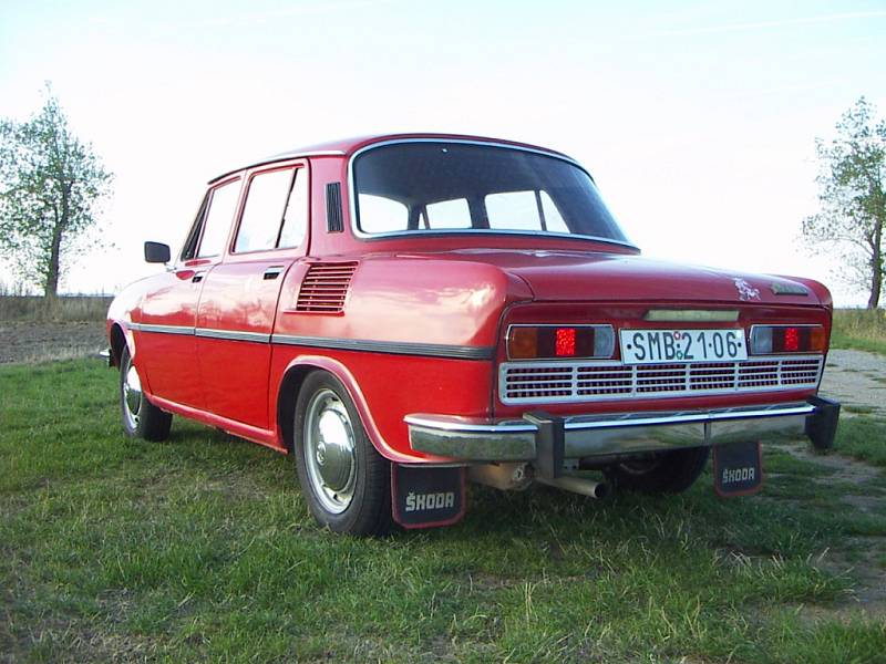 Červená Škoda 100.