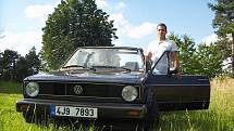 Milan Dočekal z Třebíče a jeho vůz VW Golf Kabriolet 1988.