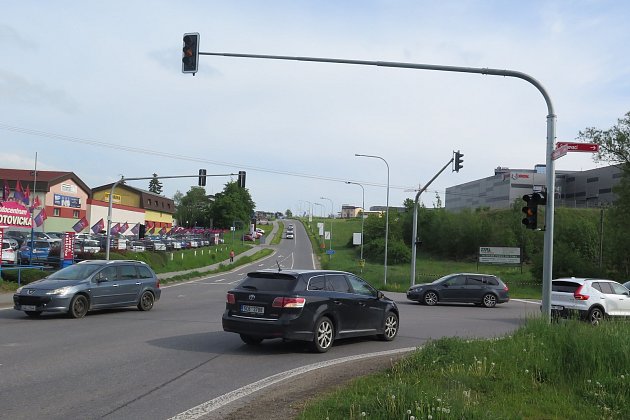 VIDEO: Řidiči pozor. Semafory v Hrotovické ulici v Třebíči se jen tak nespustí