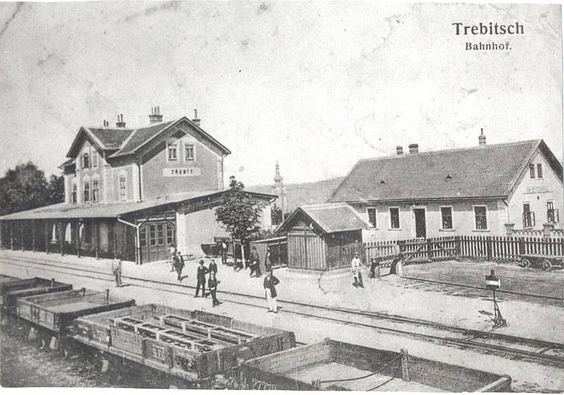 Výpravní budova na třebíčském nádraží je z roku 1883.