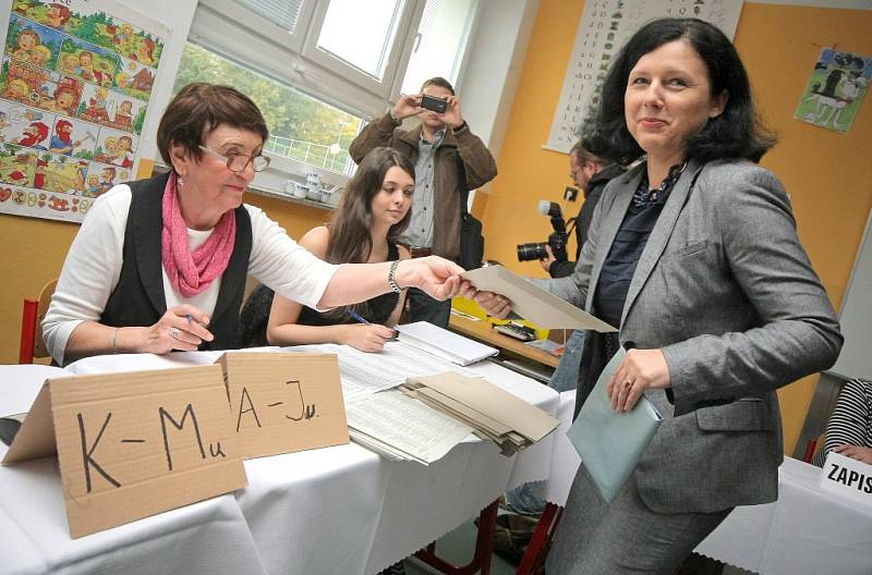 V pátek odevzdala svůj hlas v komunálních volbách čerstvá eurokomisařka Věra Jourová. Odvolila v třebíčské Základní škole Bartuškova. 