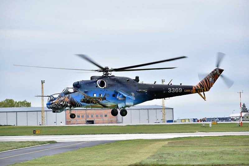 Nová tygří kamufláž vrtulníku Mi - 24/35. Právě 221. tygří letka z Náměště je jako první vrtulníková jednotka a první letka z východního bloku členem prestižní Asociace tygřích letek NATO.