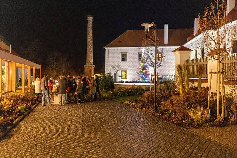 Na první adventní víkend připravili vánoční trhy s kulturním programem ve Valči