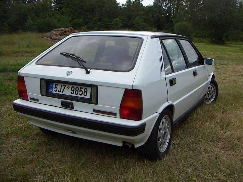 Šťastným majitelem bílé Lancie Delty HF Turbo z roku 1988 je Lukáš Skalka.