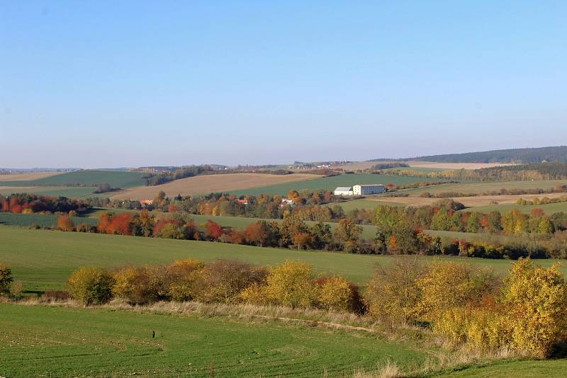 Jedna z nejkrásnějších vyhlídek na Třebíčsku, Hanzalův kopeček u Čáslavic.