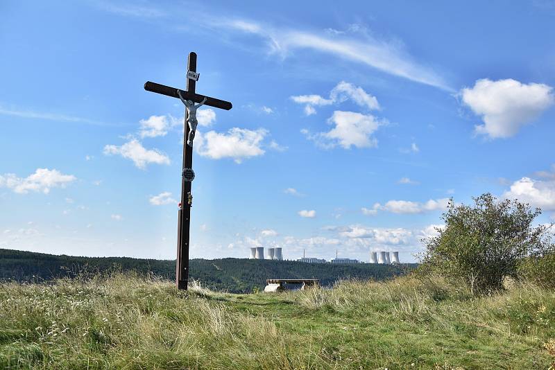 Hned za obcí se nachází národní přírodní rezervace Mohelenská hadcová step. JE unikátní svou faunou i flórou a návštěvníkům nabízí unikátní výhledy