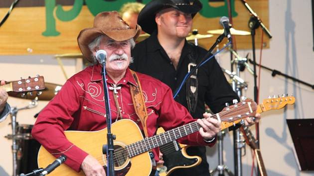 Folk, country a trampská muzika. Zvou Řevnice i Jílové u Prahy - Benešovský  deník