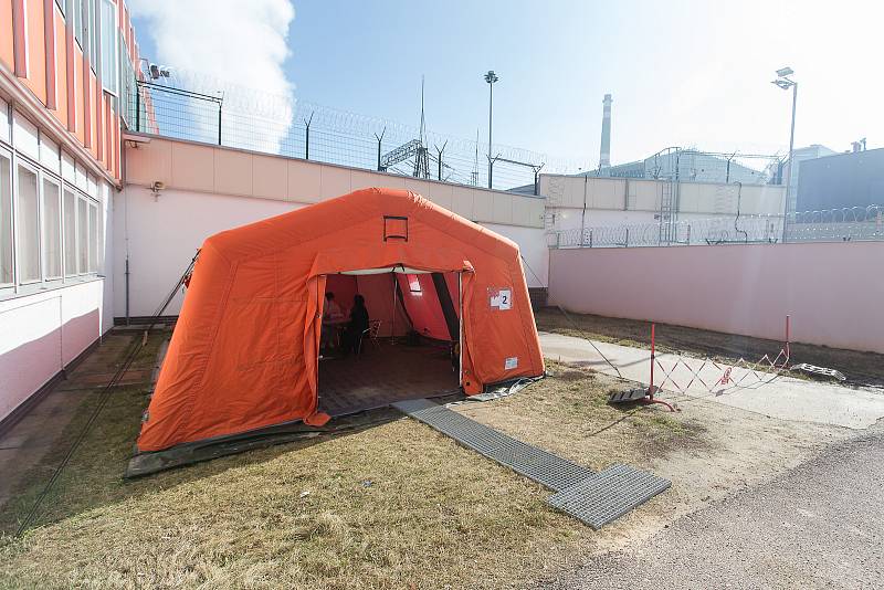 Testování zaměstnanců Jaderné elektrárny Dukovany na covid.
