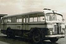 Na první lince z Boroviny do Nových Dvorů jezdil autobus Škoda 706 RO (na snímku).