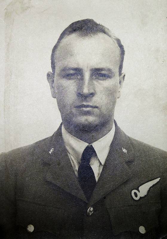 Leonhard Smrček v uniformě RAF. Foto: archiv Zdeňka Smrčka