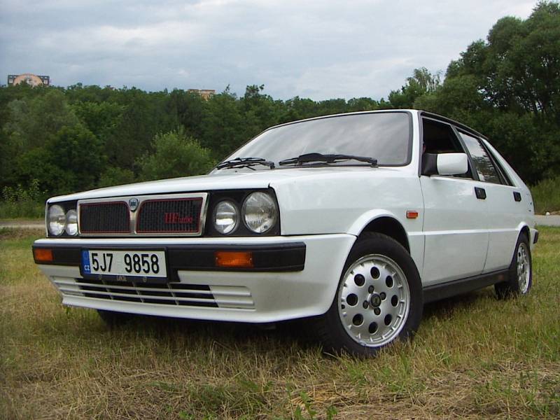 Šťastným majitelem bílé Lancie Delty HF Turbo z roku 1988 je Lukáš Skalka.