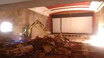 Přestavba sto let starého kina Moravia v Třebíči na komunitní centrum je v plném proudu. Hotová má být v srpnu 2019.