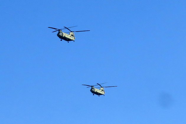 Neobvyklá podívaná: nad Třebíči letěly dva americké vrtulníky Chinook
