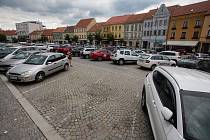 Jak budou postupovat práce na přeměně Karlova náměstí v Třebíči, řidiči narazí na řadu dopravních komplikací.