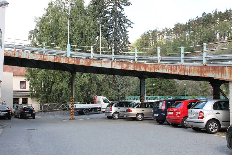 Současný stav obchodního domu v centru Třebíče v ulici S. Osovského, kde bývala Delvita a posléze Billa.