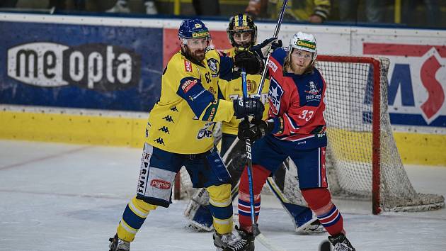 Ve čtvrtém čtvrtfinále play-off Chance ligy vyhráli třebíčští hokejisté v Přerově 3:2 po samostatných nájezdech a mohou se chystat na semifinálový souboj se Zlínem.