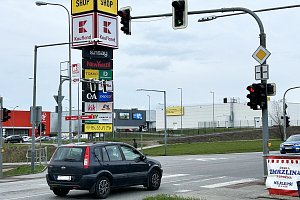 Semafory v Třebíči u "Alberta", křižovatka Znojemská-Spojovací.