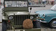 Výstava veteránů na třebíčském náměstí zakončila sezonu Veteran Car Clubu Třebíč 2022