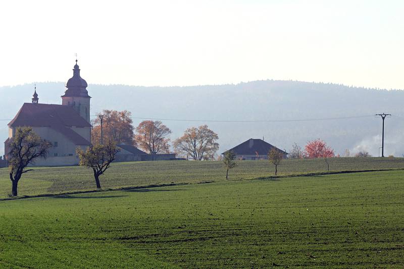 Jedna z nejkrásnějších vyhlídek na Třebíčsku, Hanzalův kopeček u Čáslavic.