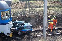 Na Velikonoční pondělí krátce před polednem se na železničním přejezdu v ulici Svatopluka Čecha v Třebíči střetl osobní vlak s automobilem.