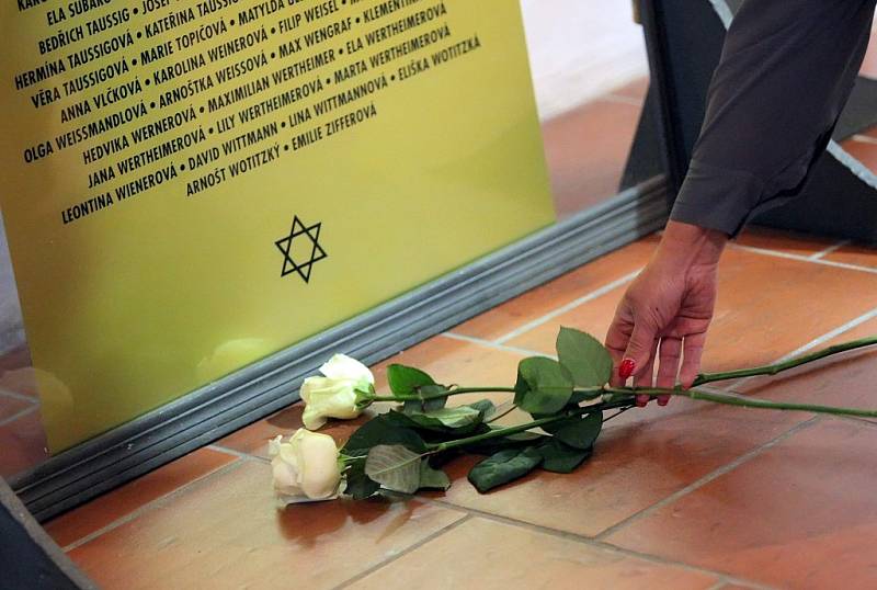 Sedmadvacátý leden si lidé po celém světě připomínali památku obětí holocaustu. Pietní setkání  se uskutečnilo také v třebíčské Zadní synagoze.