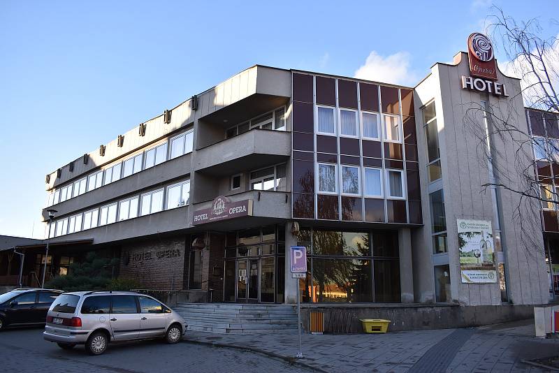 Hotel Opera v Jaroměřicích nad Rokytnou je od října zavřený. Majitelé chtějí objekt prodat.