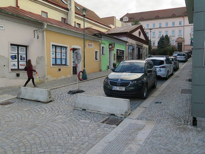 Tři dny. Pak se horní strana náměstí zase musela zavřít