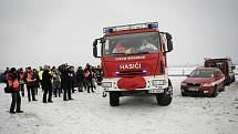 Druhý den cvičení ZÓNA 2013 bylo nedaleko Kožichovic na Třebíčsku zřízeno dekontaminační stanoviště.