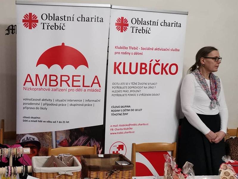 Radnice v Třebíči pořádala s poskytovateli sociálních služeb desátý adventní jarmark s doprovodným kulturním programem.