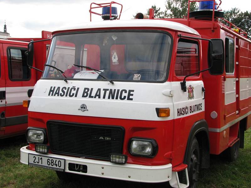 Že dobrovolní hasiči na Třebíčsku nemusí mít starost o svoji budoucnost, dokázal nedělní závod v požárním útoku mladých hasičů ve Starči.
