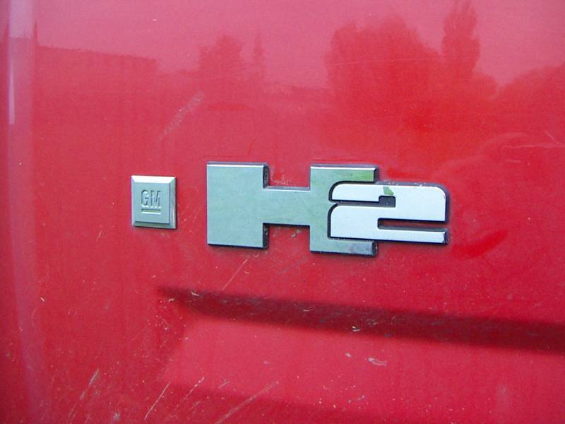 K třebíčskému koloritu už patří oranžový Hummer H2, kterého v ulicích pravidelně potkáváme. Jedná se o jednu z verzí vyrobených v roce 2008.