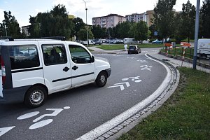 Piktogramy zdobí kruhový objezd mezi ulicemi Míčova a Velkomeziříčská, před benzinovou pumpou. Postupně se ale objeví i na dalších silnicích ve městě.