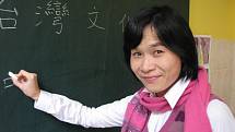 WANG XU CHUN. Dvaatřicetiletá lektorka Wang Xu Chun přijela do Třebíče z Tchaj–wanu.