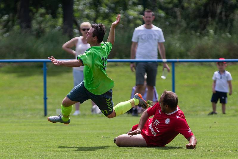 Fotbalisté Náměšti nad Oslavou (v zeleném) patří k tradičním účastníkům krajských soutěží na Vysočině. Od příští sezony si vyzkouší MSFL. Utkání proti HFK Třebíč.