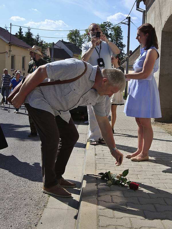 Položení kamenů zmizelých v Jaroměřicích nad Rokytnou.