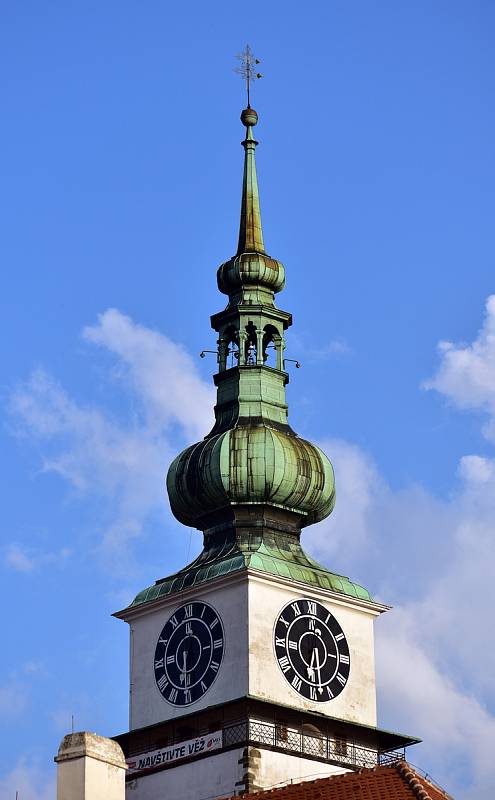 Městská věž v Třebíči má druhé největší hodiny na evropském kontinentu. První místo patří Curychu. Ještě větší, než jsou hodiny na curyšské věži kostela sv. Petra, jsou v Londýně na Big Benu.