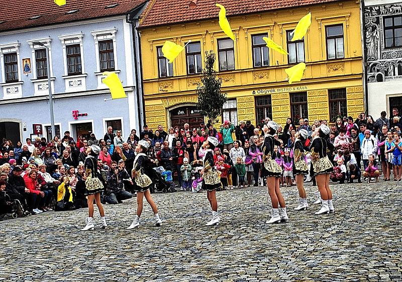 Přehlídka mažoretek v Třebíči nadchla velké i malé diváky