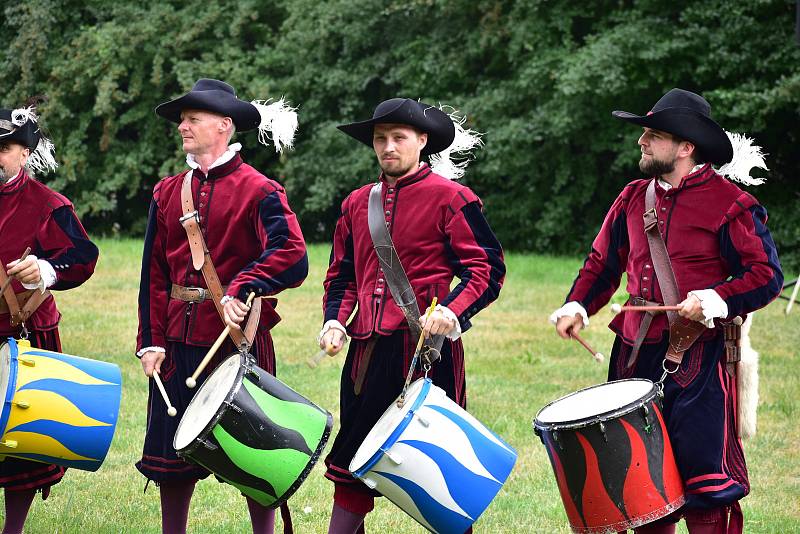 Slavnosti Tří kápí v Třebíči začaly vystoupením historických skupin.