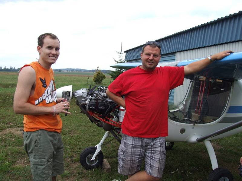 Pilot Ondřej Šilhan s navigátorem Martinem Dalajkou se na letošním srpnovém Mistrovství světa ultralehkých letadel ve Španělsku umístili na krásném čtvrtém místě.