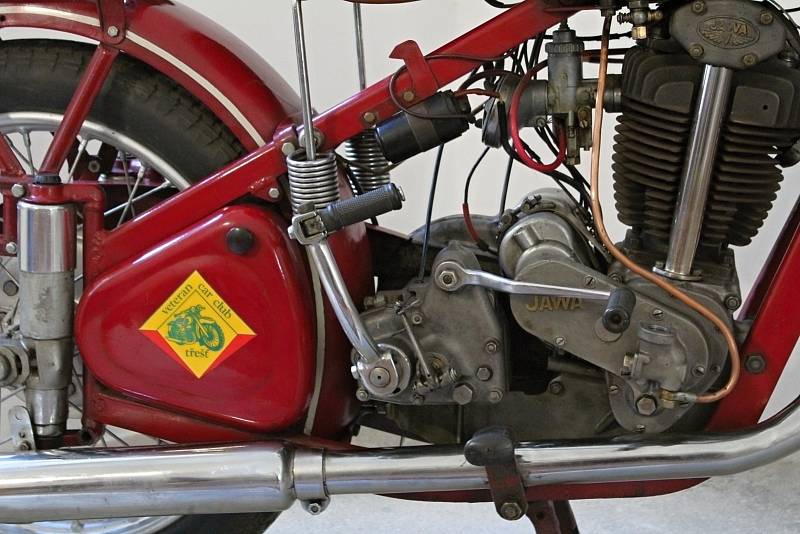 Muzeum československých letců v RAF a expozice starých motocyklů na zámku v Polici u Jemnice.