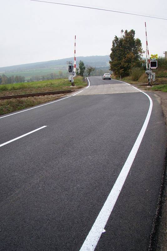 Třebíč a Telč jsou si opět o něco blíž, alespoň co se týče kvality silnice, která je spojuje. Ředitelství silnic a dálnic nechalo opravit silnici I/23 v úseku Červená Hospoda Veverka. 