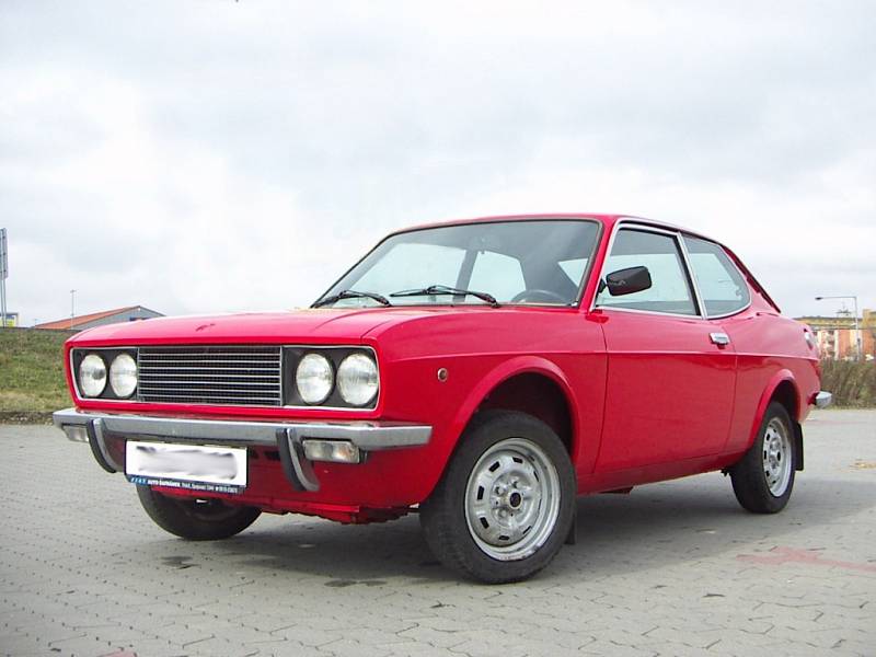 Dnes červený Fiat 128 Sport Coupe.