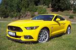 Žlutý Ford Mustang 5.0 GT 2015 bývá k vidění v Třebíči.