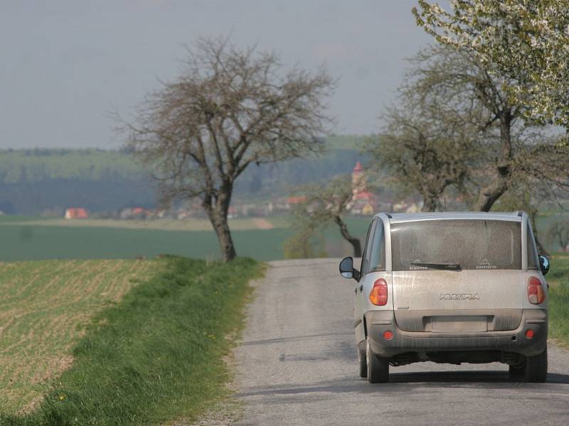 Návrh obchvatu Okříšek, Krahulova a Červené Hospody počítá s využitím současných silnic. Kopírovat má i trasu současné vozovky mezi Krahulovem a Hvězdoňovicemi.