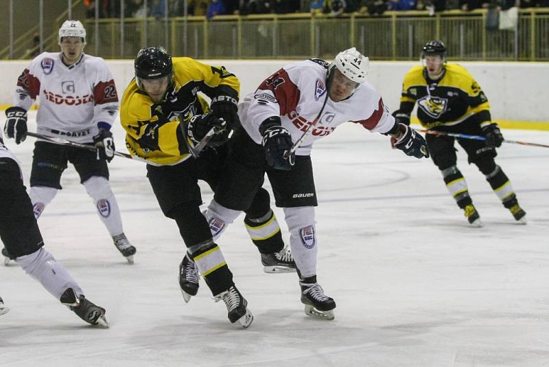 Hokejisté Moravských Budějovic zvládli domácí odvetu proti Klatovům na výbornou a oplatili čtvrtfinálovému soupeři porážku z jeho ledu v prvním utkání.