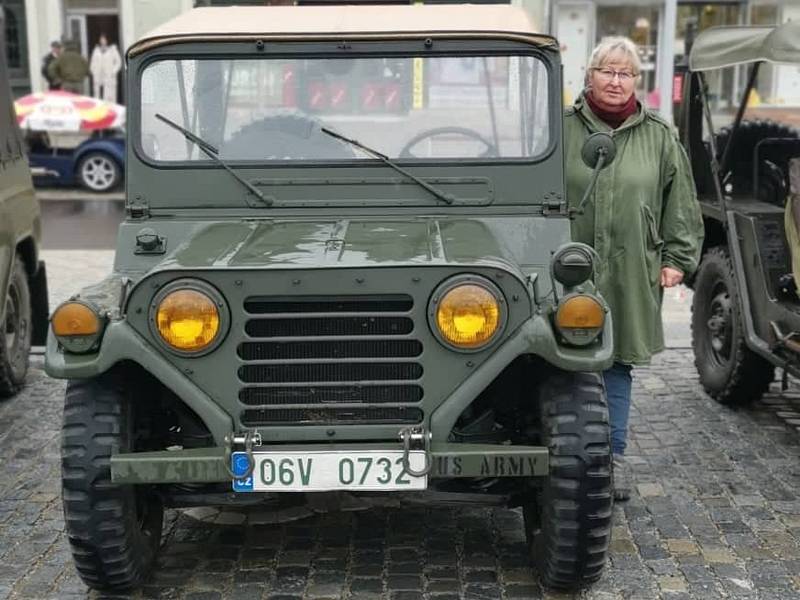 Výstava veteránů na třebíčském náměstí zakončila sezonu Veteran Car Clubu Třebíč 2022