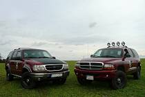 Ford Explorer versus Dodge Durango. Který vůz je lepší?