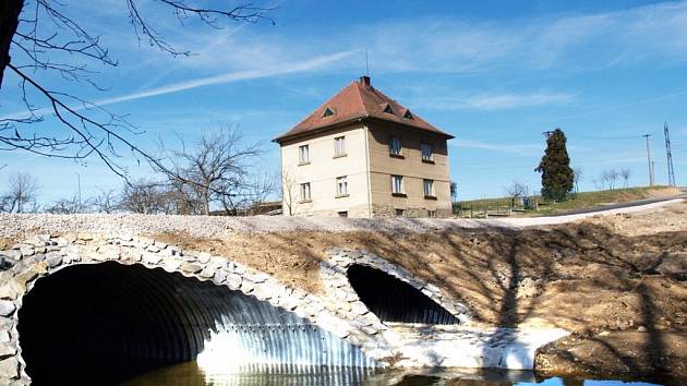 Opravy na mostě v Dalešicích skončily.